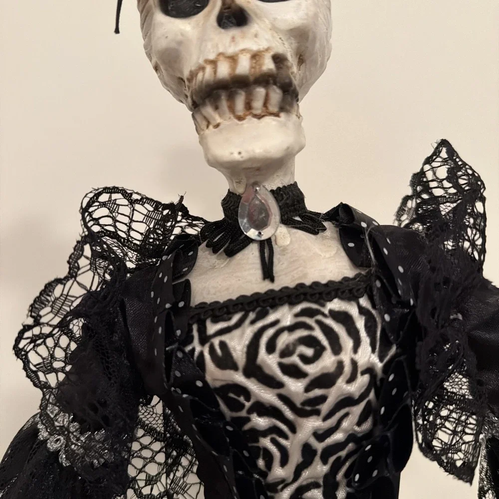 Katherine's Collection Skeleton Lady 22